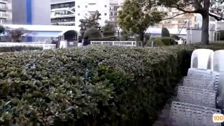 苗条妹子沙发舌吻调情坐在身上张开双腿摸逼